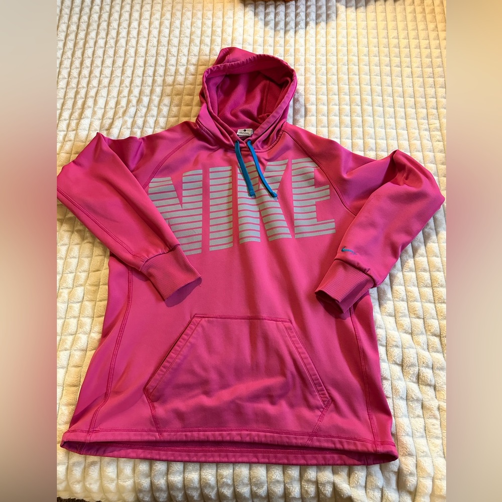 Women’s size Large pink Nike Thermafit sweat shirt